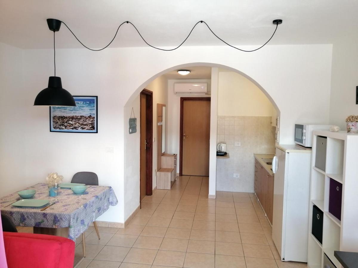 Apartment Suzie Q - Intermezzo With Sea View 라벡 외부 사진