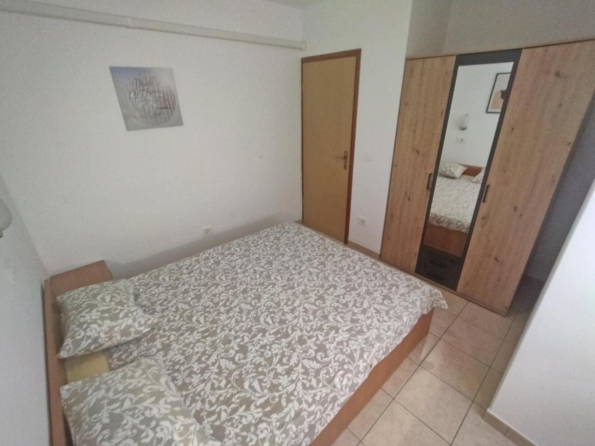 Apartment Suzie Q - Intermezzo With Sea View 라벡 외부 사진